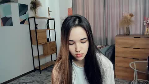 Snapshot of lola_weis chatting on February 8, 9:34 am Melina online show from February 8, 9:34 am