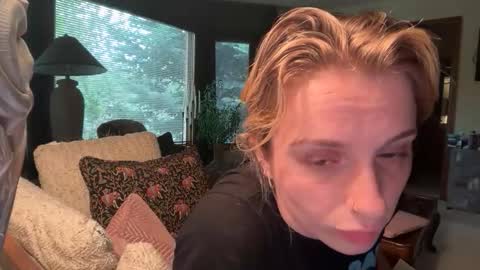 Snapshot of lolaa555 chatting on June 3, 11:10 pm lolaa555 online show from June 3, 11:10 pm