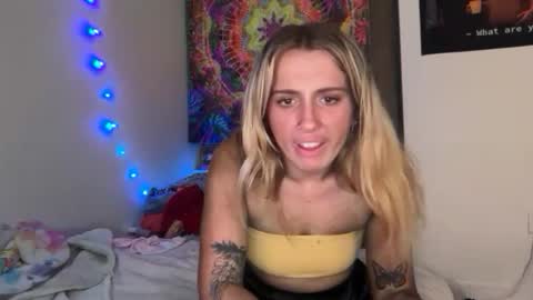Snapshot of lolaa555 chatting on June 4, 11:16 am lolaa555 online show from June 4, 11:16 am