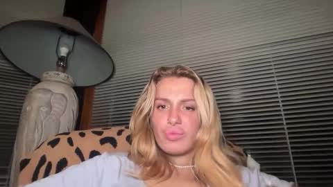 Snapshot of lolaa555 chatting on June 9, 5:52 am lolaa555 online show from June 9, 5:52 am