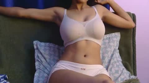 Snapshot of lolaa_darling chatting on May 20, 1:17 pm lolaa online show from May 20, 1:17 pm