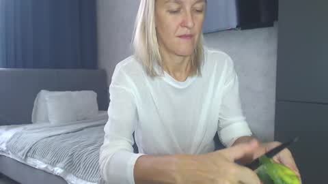 Lola online show from October 6, 6:44 am