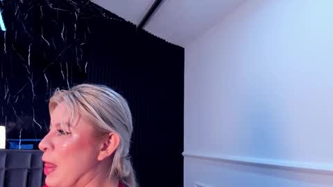 Snapshot of lolaangellx chatting on September 22, 7:49 pm Lola Angel online show from September 22, 7:49 pm