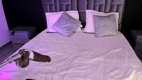 Snapshot of lolaangellx chatting on November 30, 8:29 am Lola Angel online show from November 30, 8:29 am