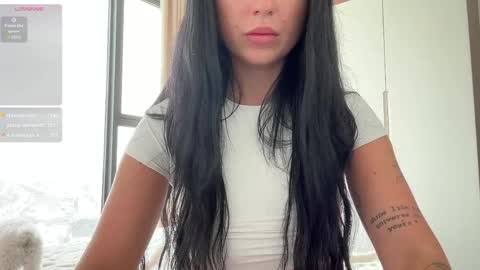 Lola online show from April 3, 4:43 am