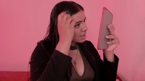 lolaasmith_21 online show from February 8, 7:05 pm