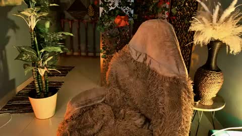 Snapshot of lolaasmus chatting on March 28, 4:50 pm I consider myself the god Loki but life just calls me LOL online show from March 28, 4:50 pm