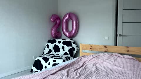 lolaatate online show from April 1, 3:51 am