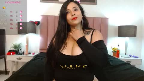 Snapshot of lolagolden1 chatting on October 16, 11:11 am lolagolden1 online show from October 16, 11:11 am