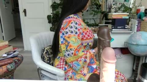 Snapshot of lolalustful chatting on June 14, 7:05 pm Lola Lustful online show from June 14, 7:05 pm