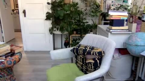 Snapshot of lolalustful chatting on July 10, 12:30 pm Lola Lustful online show from July 10, 12:30 pm