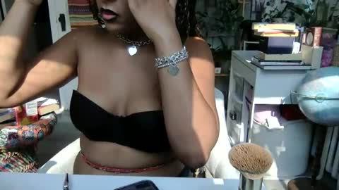 Snapshot of lolalustful chatting on July 14, 9:09 pm Lola Lustful online show from July 14, 9:09 pm