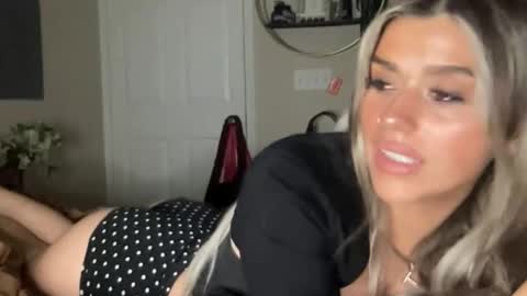 Snapshot of lolamarie_ chatting on January 19, 4:16 am lolamarie_ online show from January 19, 4:16 am