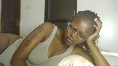 lolamia7 online show from March 10, 7:10 am