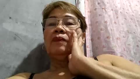 Snapshot of lolamommie chatting on January 7, 9:57 pm tey online show from January 7, 9:57 pm
