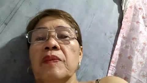 Snapshot of lolamommie chatting on January 11, 12:50 pm tey online show from January 11, 12:50 pm