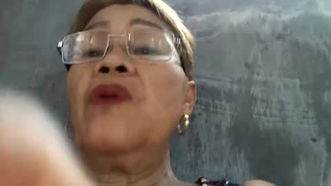 Snapshot of lolamommie chatting on January 20, 5:15 am tey online show from January 20, 5:15 am