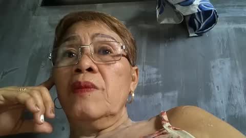 Snapshot of lolamommie chatting on January 24, 7:08 am tey online show from January 24, 7:08 am