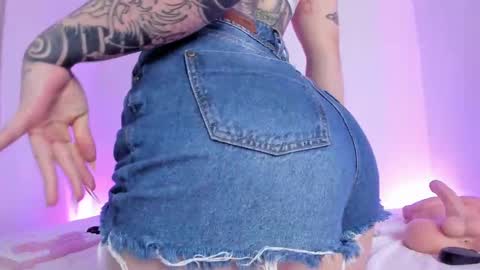 Lola online show from February 13, 7:42 pm