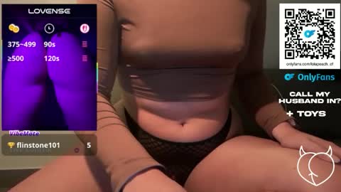 lolapeachtv online show from December 1, 9:31 pm