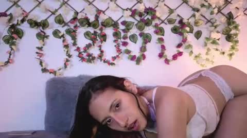  Lola  online show from September 12, 9:15 pm