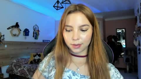 Snapshot of lolaverse chatting on June 9, 6:52 pm Lola doll online show from June 9, 6:52 pm