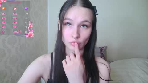 Snapshot of lolavibe6 chatting on May 5, 7:33 pm Lola online show from May 5, 7:33 pm