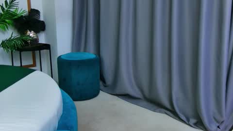 Lola online show from January 6, 7:28 pm