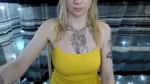 Snapshot of lollifox_1 chatting on January 19, 12:39 pm Lisa online show from January 19, 12:39 pm