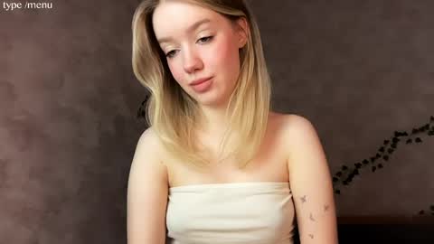 Mia online show from April 27, 5:38 am