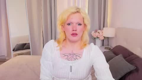 Snapshot of lollita_morgan chatting on March 1, 3:36 pm lollita online show from March 1, 3:36 pm