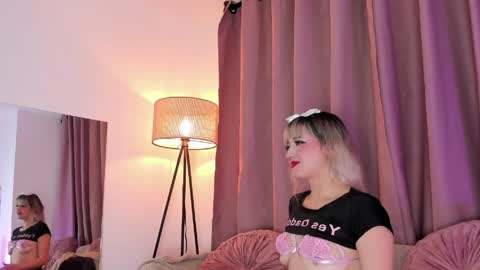 Snapshot of lollypetitte_ chatting on May 21, 11:01 pm Lolly online show from May 21, 11:01 pm