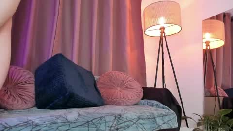 Snapshot of lollypetitte_ chatting on May 23, 3:12 am Lolly online show from May 23, 3:12 am