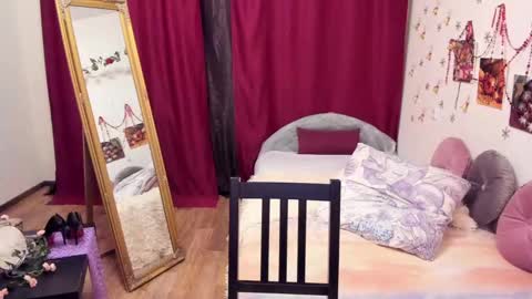 LoloMercier online show from January 26, 8:34 pm