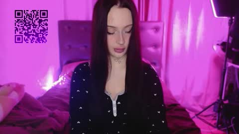 Snapshot of lolykari chatting on February 19, 7:43 pm Kari online show from February 19, 7:43 pm