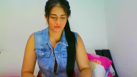 Snapshot of lomaslindosoyyo chatting on January 29, 12:01 am estehfania online show from January 29, 12:01 am