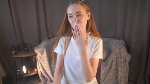 Snapshot of lonabirdon chatting on May 23, 1:15 pm Mary online show from May 23, 1:15 pm