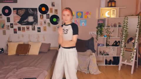 Lona online show from February 11, 6:57 pm