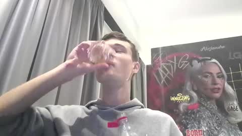 london_tomy online show from December 14, 1:11 am