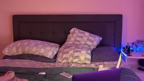 Snapshot of londonvers2005 chatting on November 19, 7:47 pm londonvers2005 online show from November 19, 7:47 pm