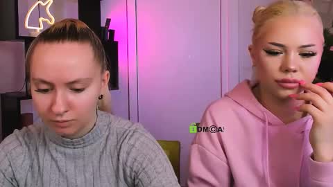 Snapshot of lone_metti chatting on March 3, 12:44 pm AlexaMilaVivyLilyLole online show from March 3, 12:44 pm