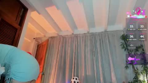 Snapshot of lonely_shewolf chatting on July 4, 6:36 pm Jennifer online show from July 4, 6:36 pm