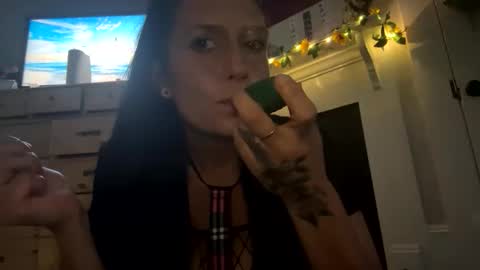 Snapshot of lonelymilfxoxo chatting on May 22, 8:32 am lonelymilfxoxo online show from May 22, 8:32 am