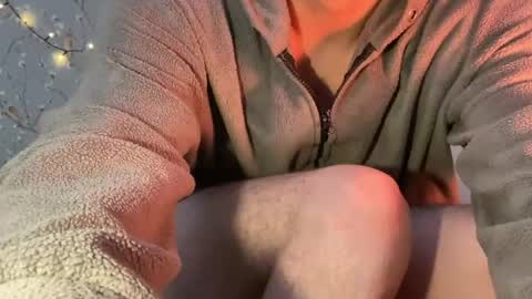 Snapshot of lonelysunset chatting on May 1, 12:10 pm PVT AND MENU ACTIVE online show from May 1, 12:10 pm