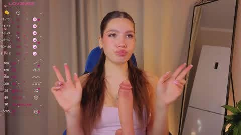 Snapshot of loney__tunes chatting on September 24, 7:44 am Shy EvaStreams are everyday 9 AM - 3 PM GMT 3 online show from September 24, 7:44 am