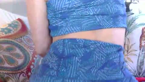 Snapshot of longlegstammy chatting on September 20, 5:58 pm Cutenurse91 online show from September 20, 5:58 pm