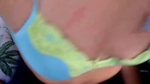 Snapshot of longlegstammy chatting on October 28, 4:53 pm Cutenurse91 online show from October 28, 4:53 pm