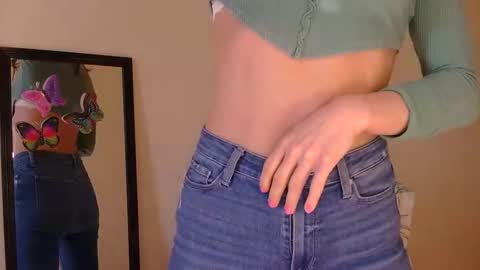 Snapshot of longlegstammy chatting on May 14, 1:29 pm Cutenurse91 online show from May 14, 1:29 pm