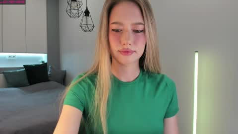 Snapshot of longoriaeva chatting on April 7, 4:18 pm Eva online show from April 7, 4:18 pm