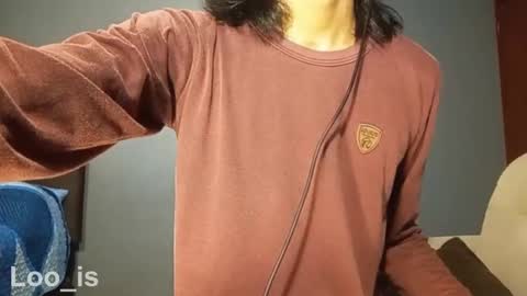Snapshot of loo_is chatting on February 6, 8:18 am loo_is online show from February 6, 8:18 am